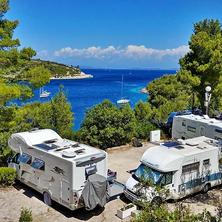 Kamp Vira Pitches Kamp alanı Hvar Town