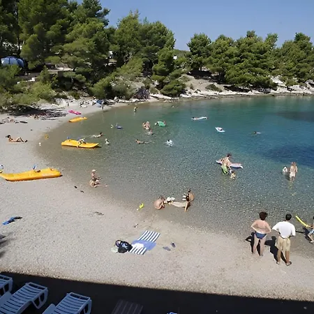 营地 Kamp Vira Pitches *